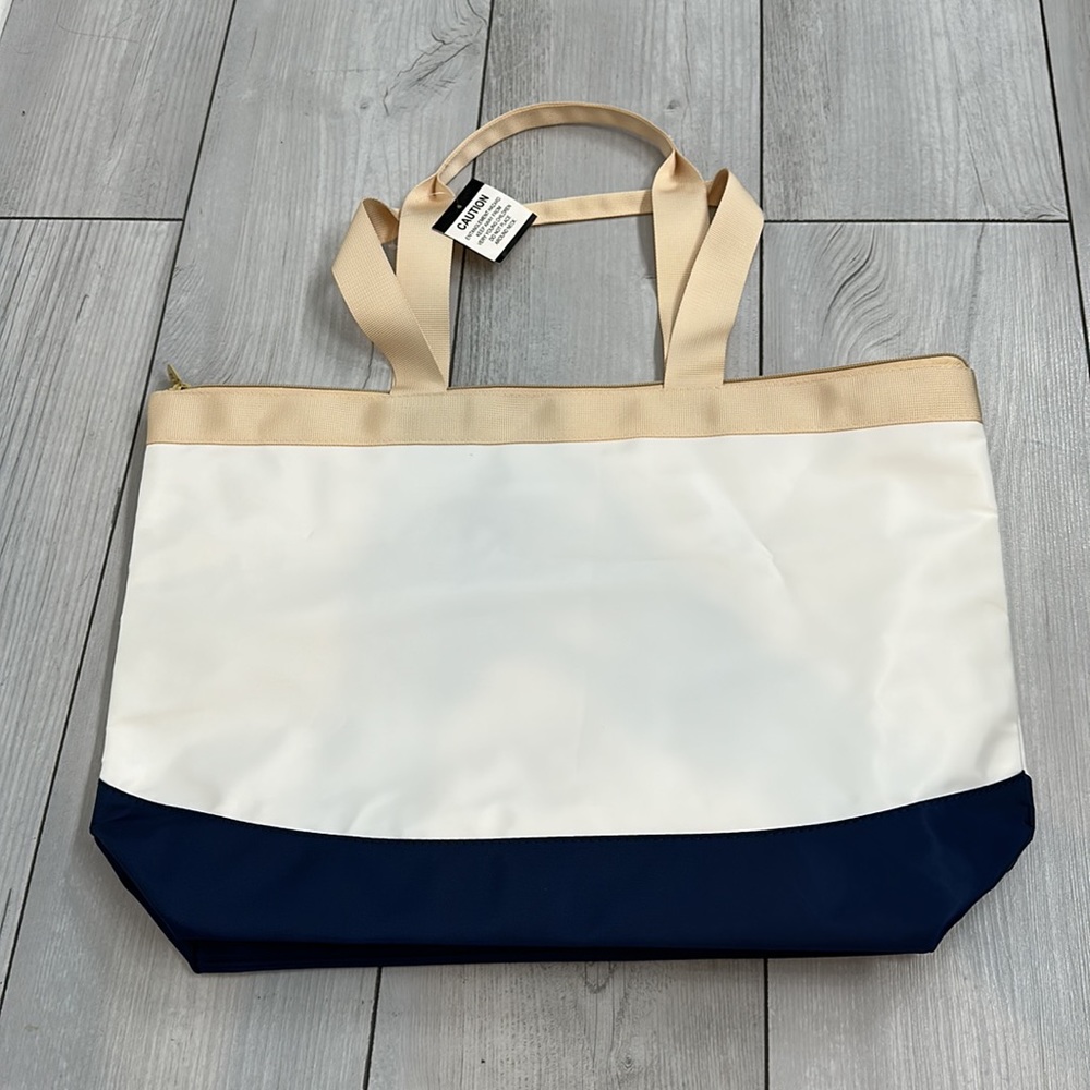 Disney Wish Cruise Line - Castaway Club Inaugural Sailings Mickey Tote NEW - Picture 3 of 5